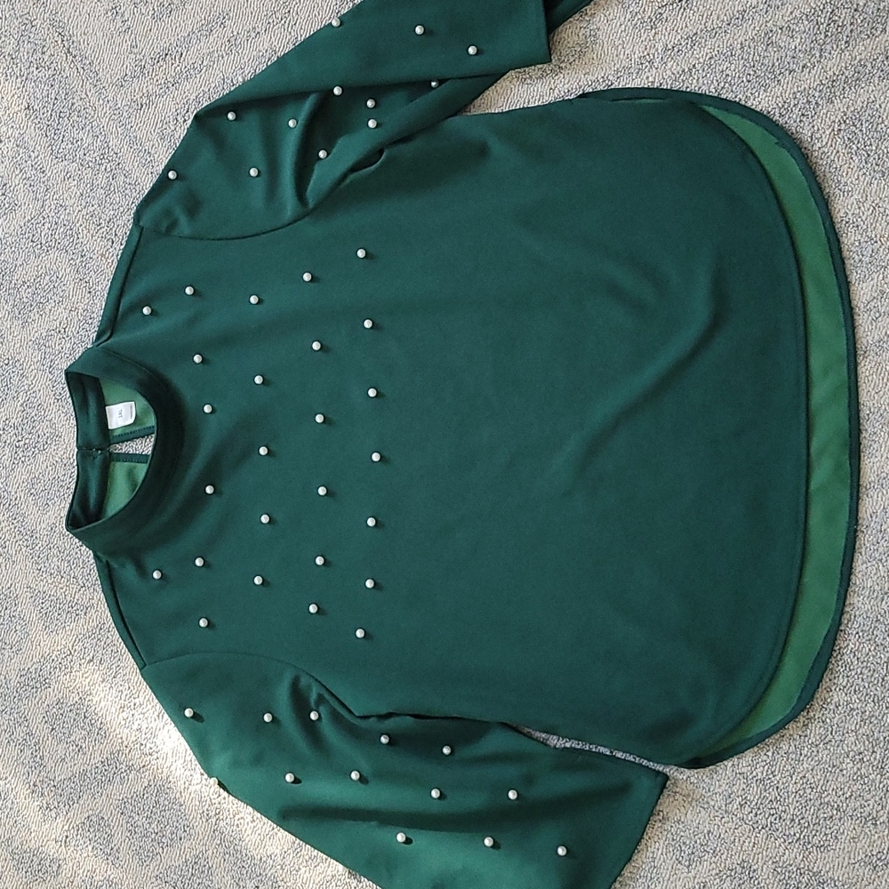 Green top w pearls